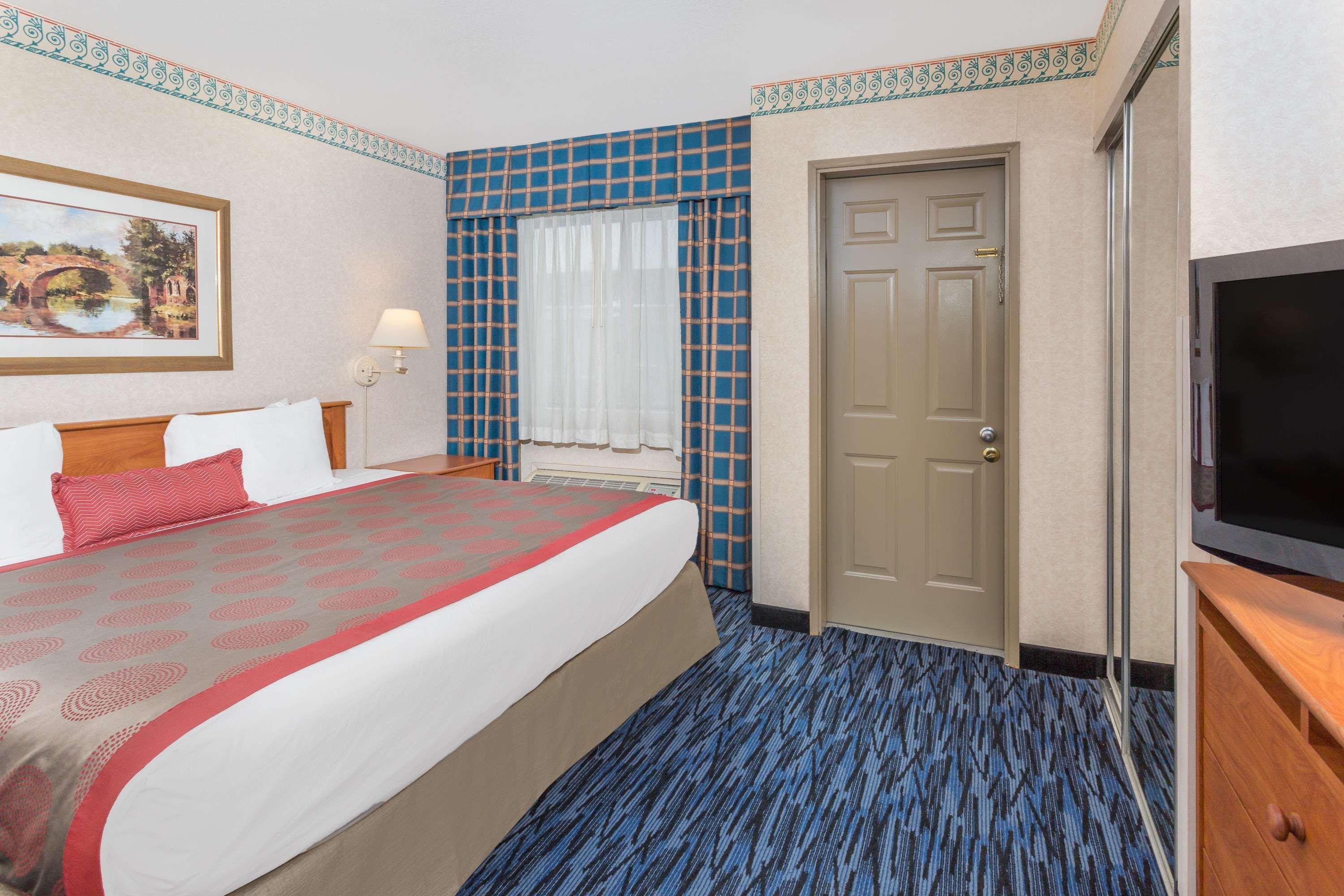 Hotel Ramada By Wyndham Kent Seattle Area Extérieur photo