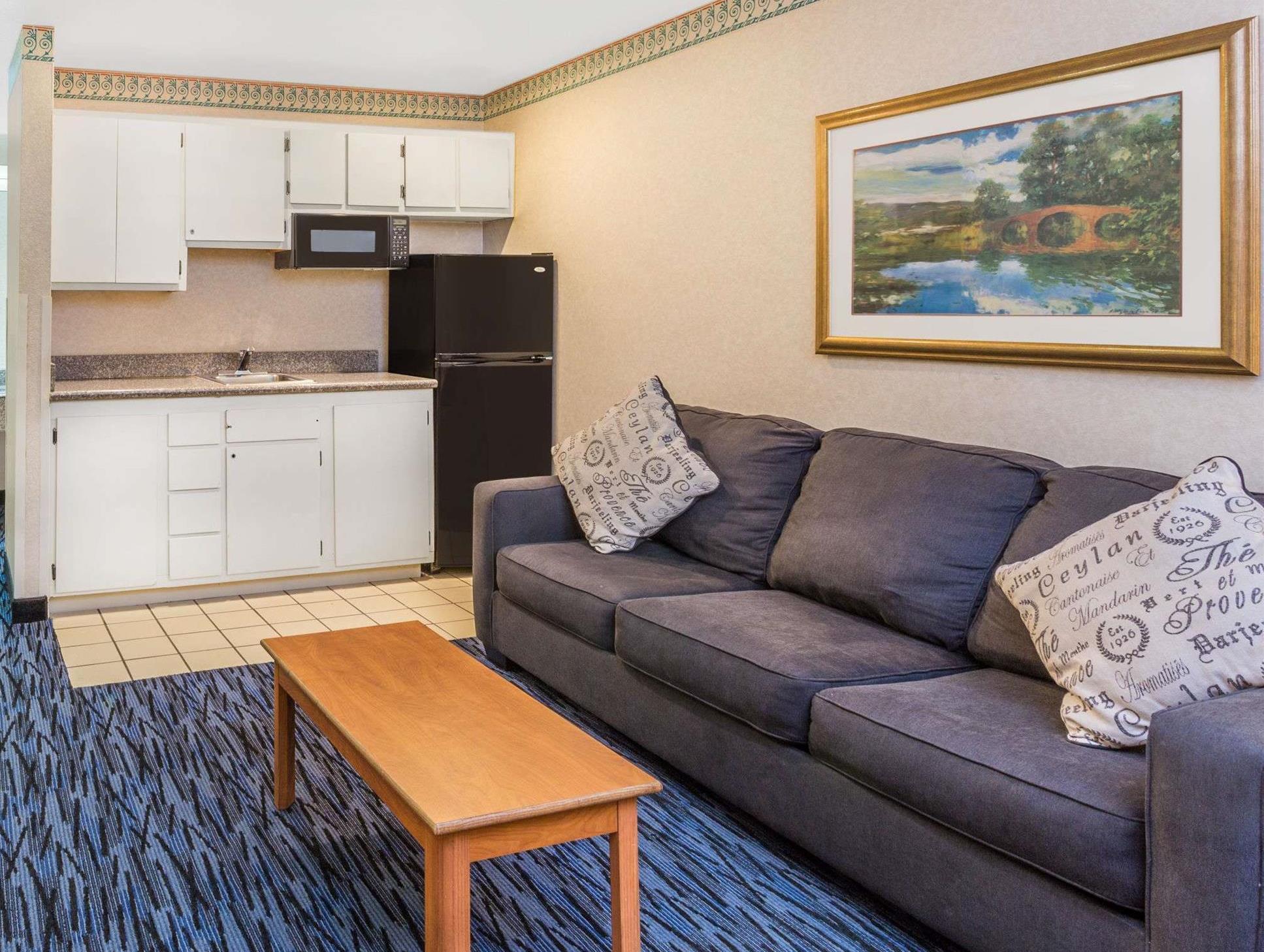 Hotel Ramada By Wyndham Kent Seattle Area Extérieur photo