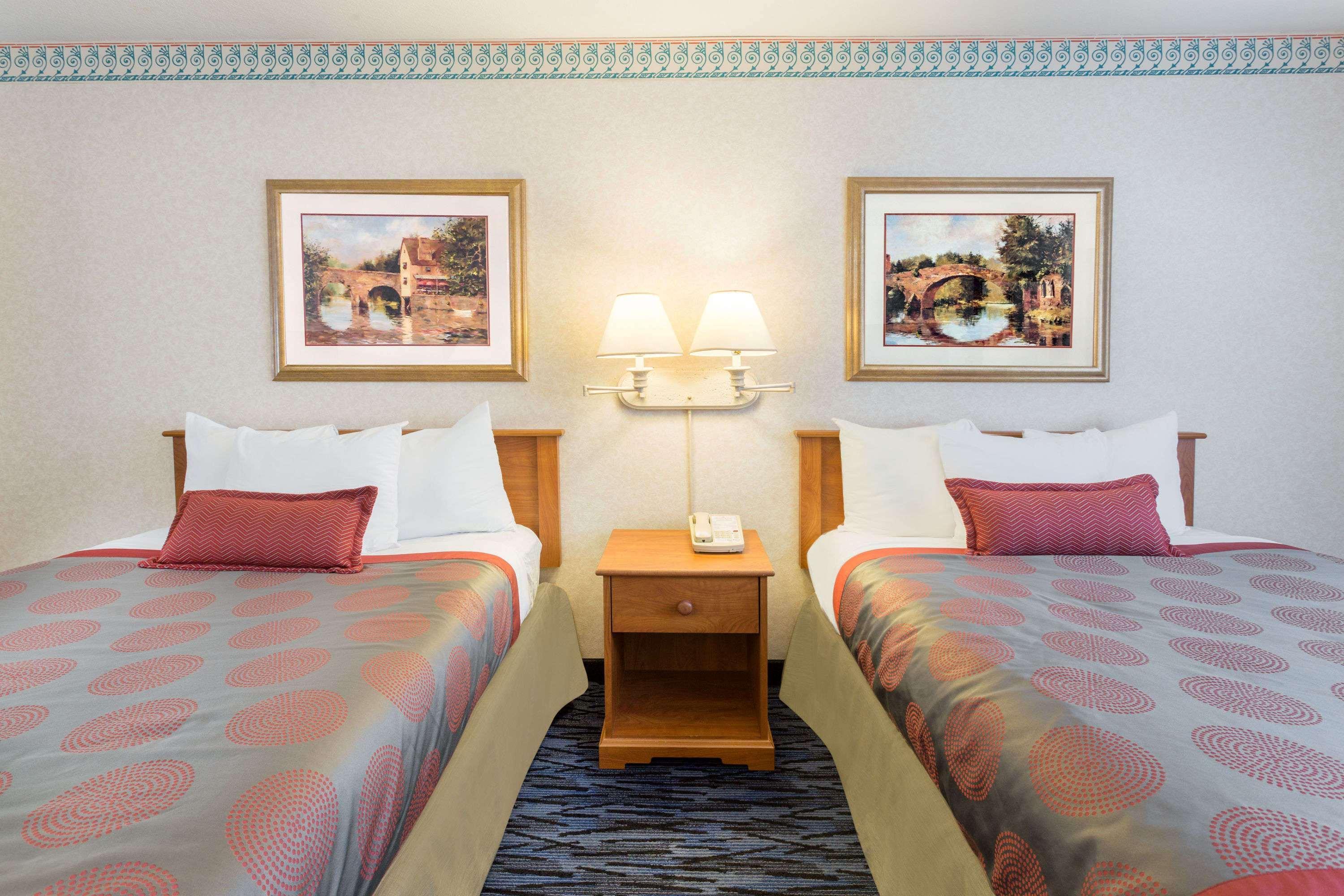 Hotel Ramada By Wyndham Kent Seattle Area Extérieur photo