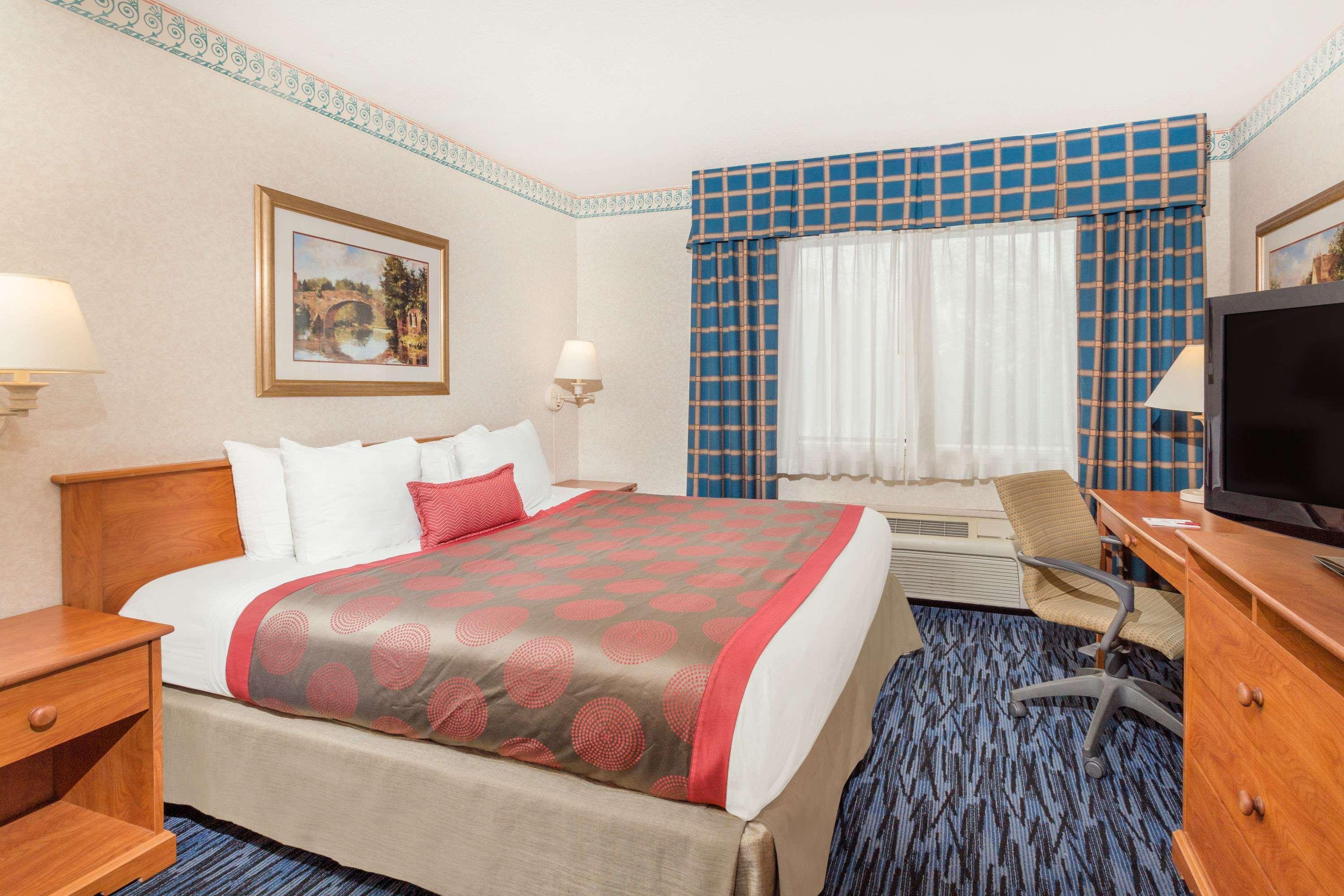 Hotel Ramada By Wyndham Kent Seattle Area Extérieur photo