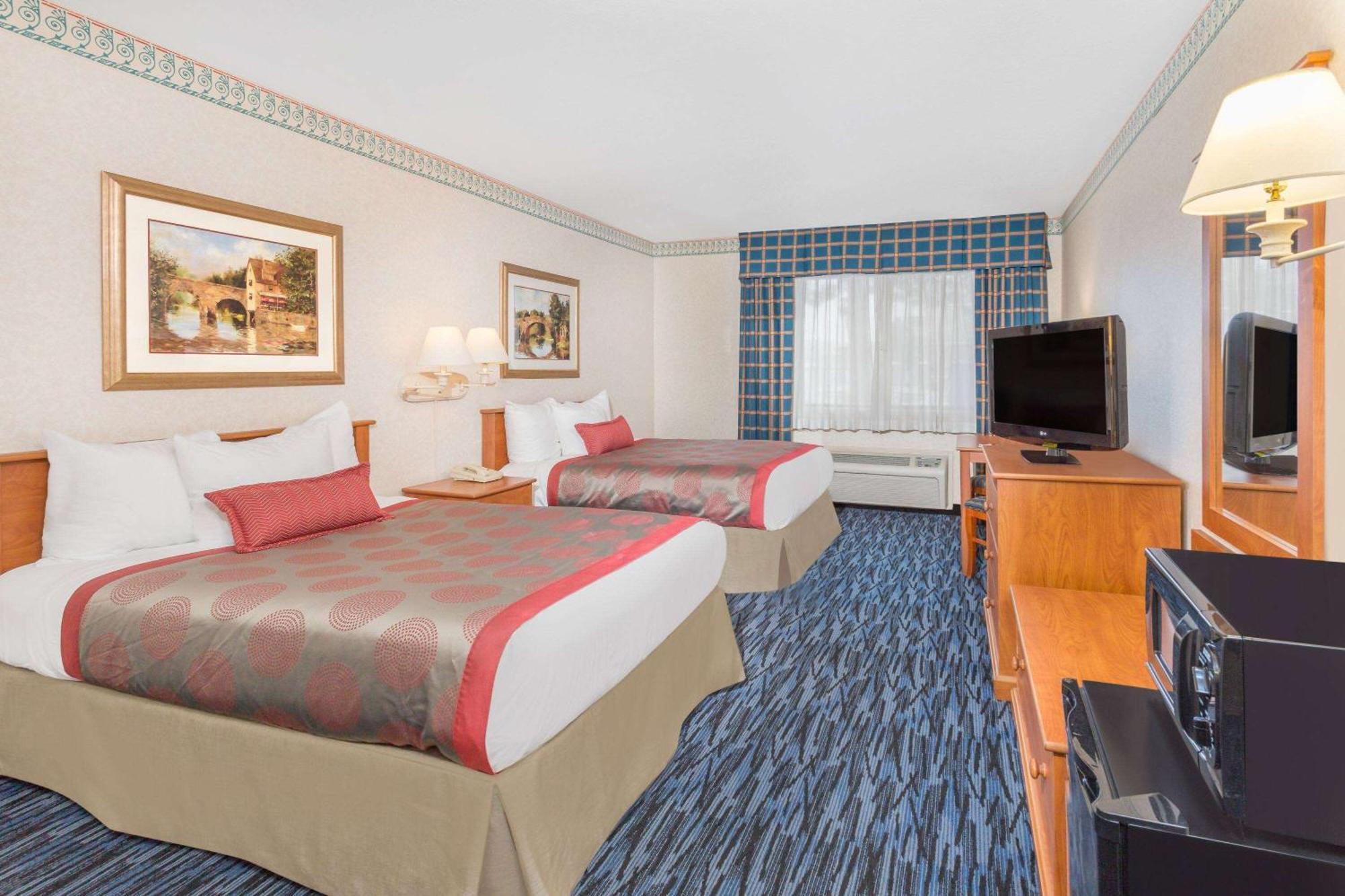 Hotel Ramada By Wyndham Kent Seattle Area Extérieur photo
