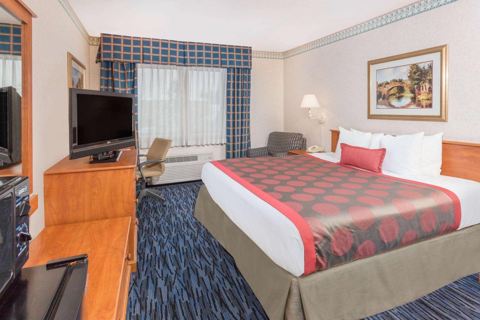 Hotel Ramada By Wyndham Kent Seattle Area Extérieur photo