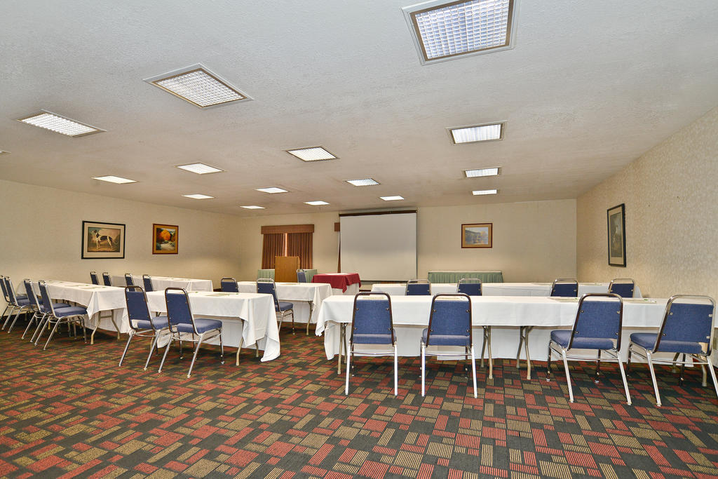 Hotel Ramada By Wyndham Kent Seattle Area Extérieur photo