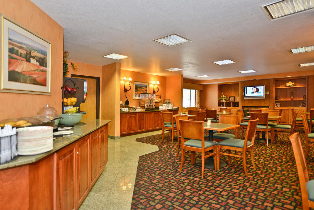 Hotel Ramada By Wyndham Kent Seattle Area Extérieur photo