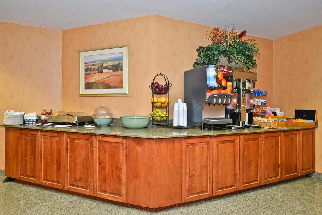 Hotel Ramada By Wyndham Kent Seattle Area Extérieur photo