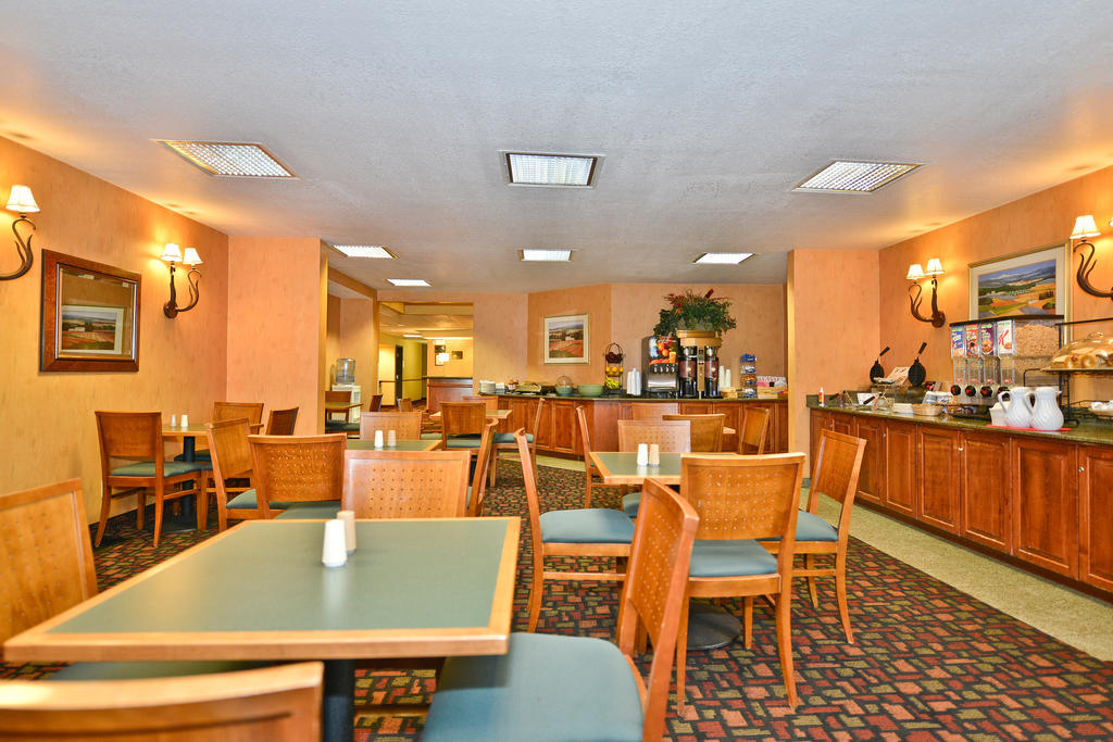 Hotel Ramada By Wyndham Kent Seattle Area Extérieur photo