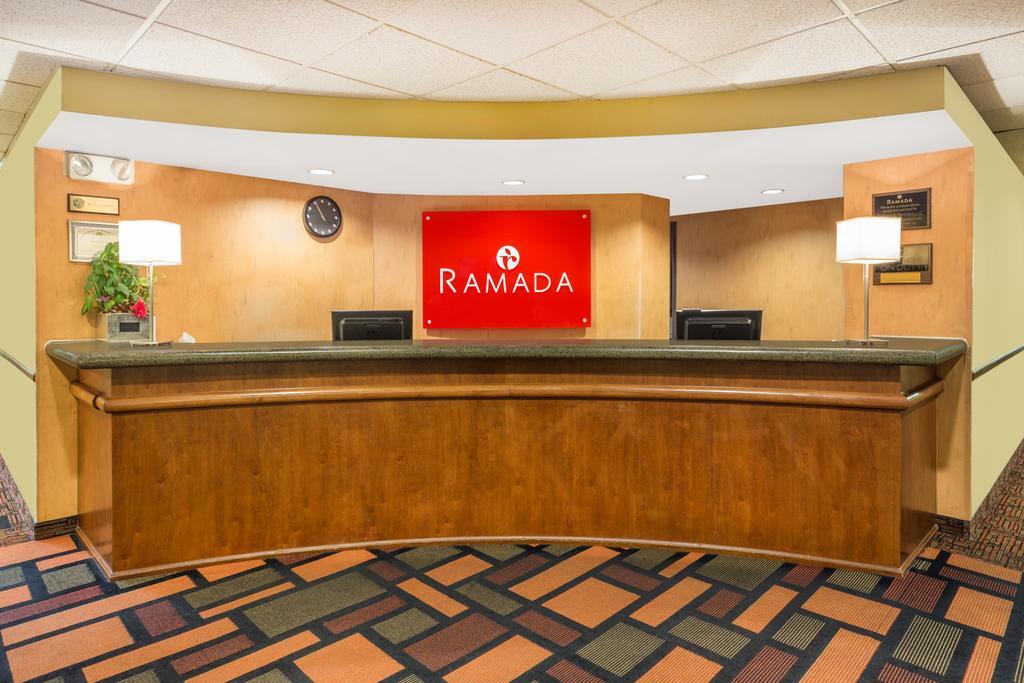 Hotel Ramada By Wyndham Kent Seattle Area Extérieur photo